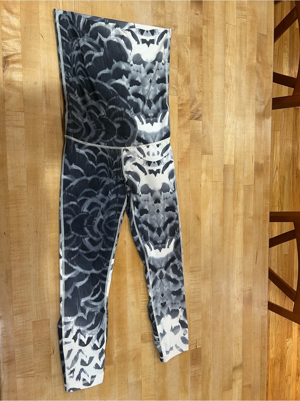 Lululemon Wunder Under Crop in the "Pretty Plume Angel Wing Black